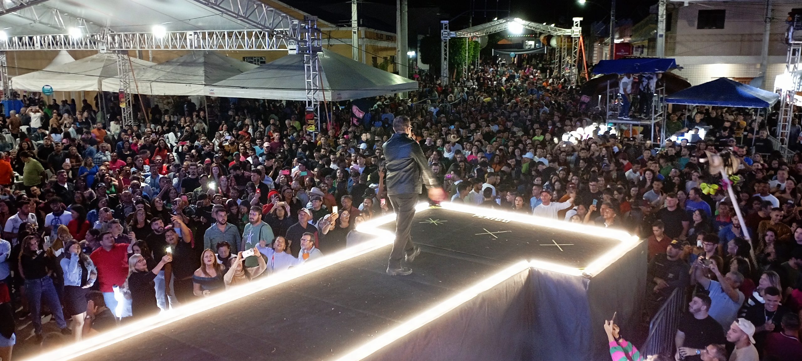 Primeira noite do festival de inverno de Cerro Corá 2023, imagens