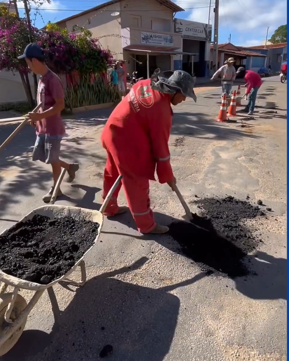 Cerro Corá: Prefeitura realiza operação tapa buraco no Tancredo Neves até divisa com Bodó