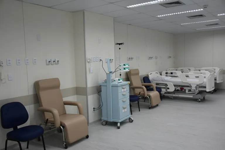 Hospital Universitário Onofre Lopes inaugura “Hospital-Dia” com 12 leitos e empossa nova superintendente
