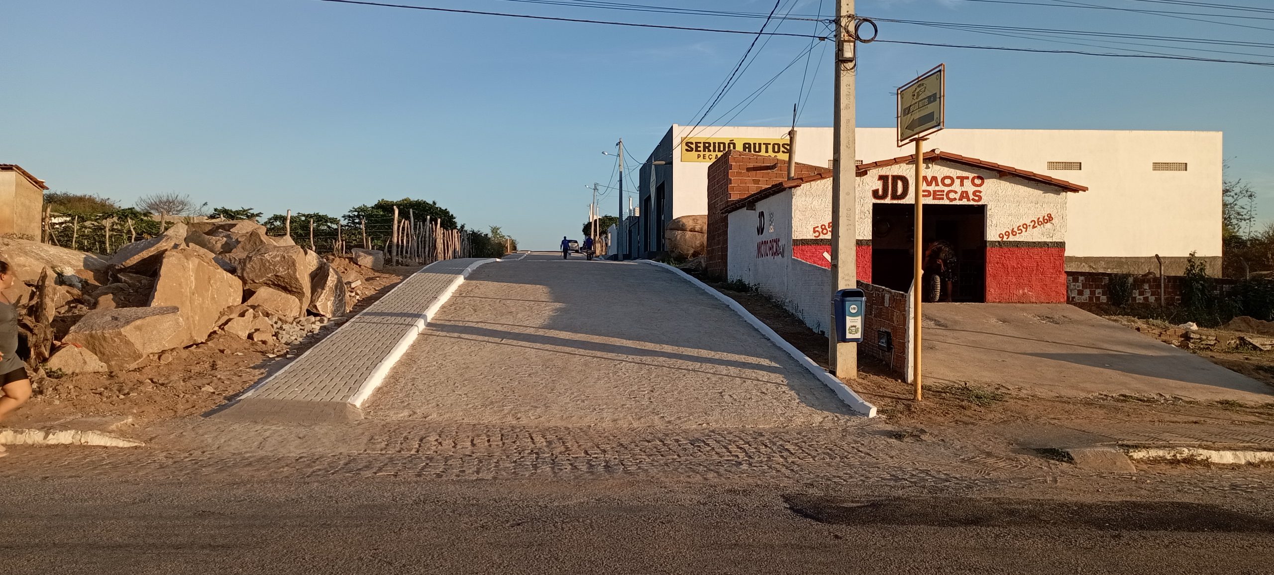 JVA Construtora conclui pavimentação nas Ruas Francisco de Assis Guedes, Clidenor Pereira de Araújo e Manoel Wilson Pereira todas no bairro Seridó