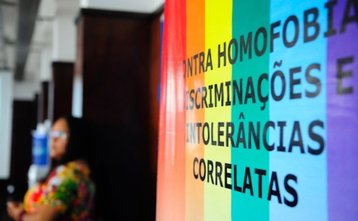 Decreto prevê multas e cassação de licença estadual em casos de discriminação por orientação sexual no RN