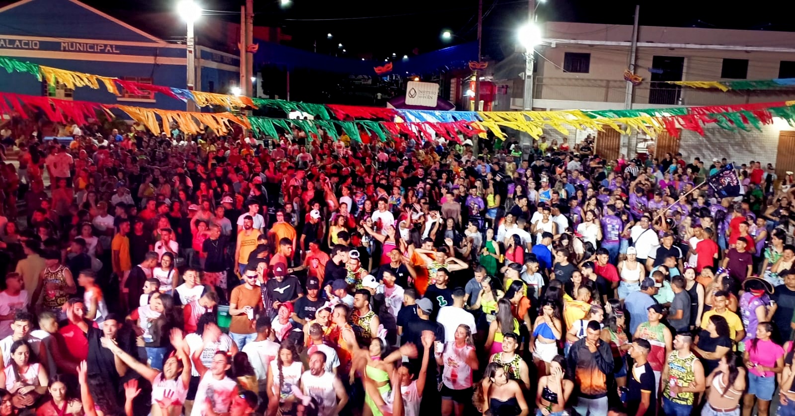 Carnaval em Cerro Corá primeiro dia supera expectativa de público, confira: