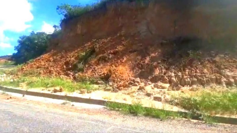 Desmatamento está causando erosão na encosta do Santa Clara II na RN 042 em Cerro Corá, perigo eminente