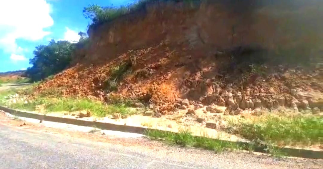 Desmatamento está causando erosão na encosta do Santa Clara II na RN 042 em Cerro Corá, perigo eminente