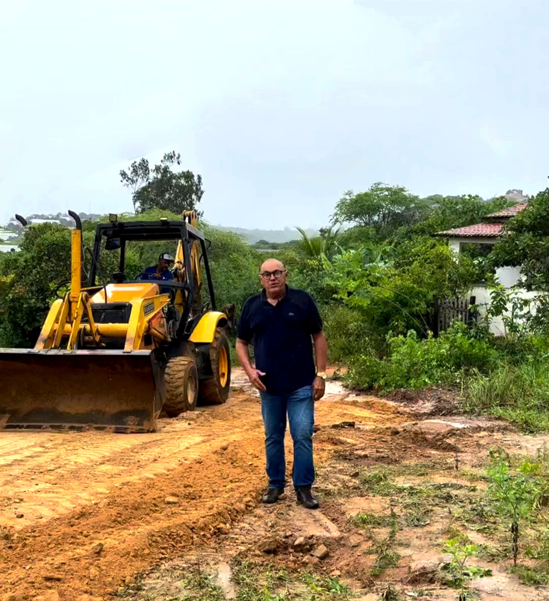 Prefeitura de Cerro Corá diuturnamente vem realizando melhorias nas estradas vicinais (Vídeo)