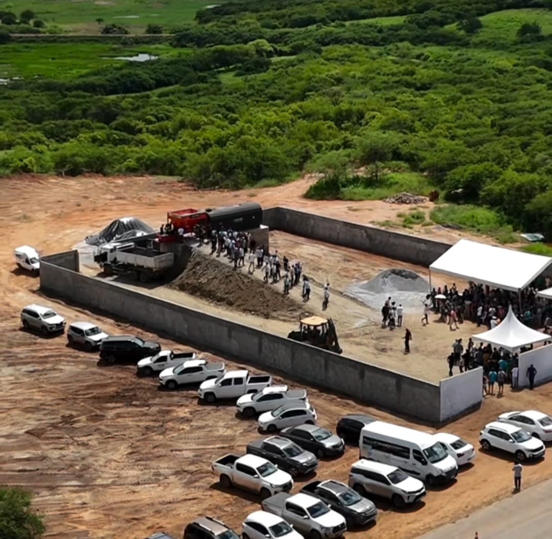 Novinho e Elzinho participaram da inauguração da Usina de asfalto em Cruzeta nesta sexta-feira(Vídeo)