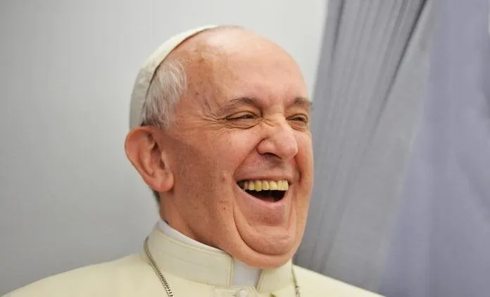 Após criticar “viadagem”, papa diz que “fofoca é para mulheres”